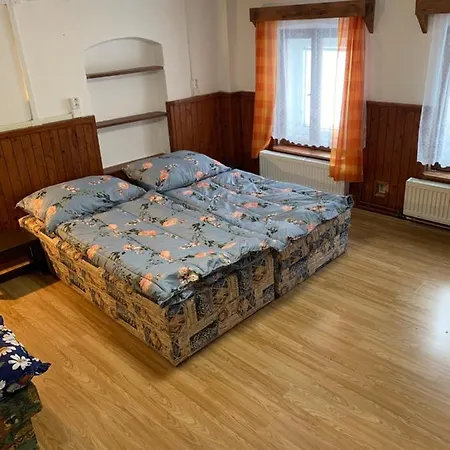 Horska Bouda Subisak 게스트하우스 Loučná pod Klínovcem